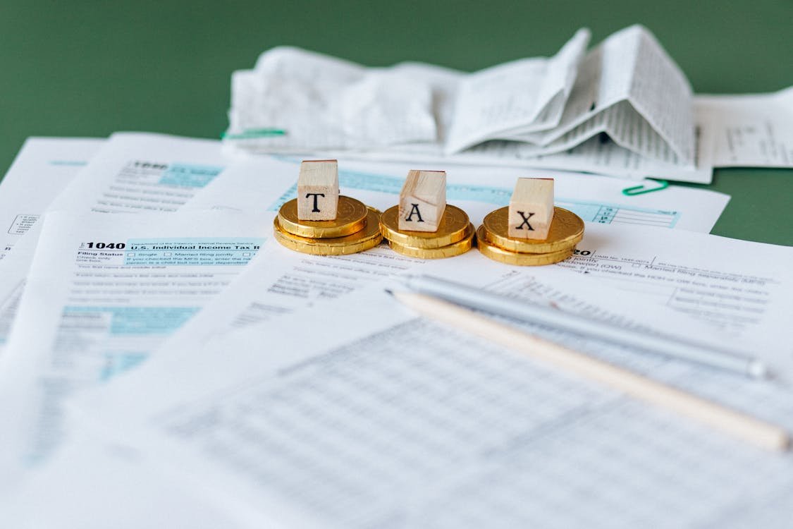Tax documents on a table representing UAE corporate tax audit red flags and FTA inspection triggers 2026
