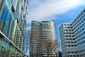 UAE Free Zone Office Reinstatement 2026: Physical Presence Rules, Penalties and How to Restore a Suspended License